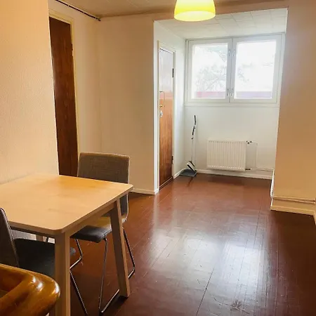 10 Single House Near Meyer Apartment *