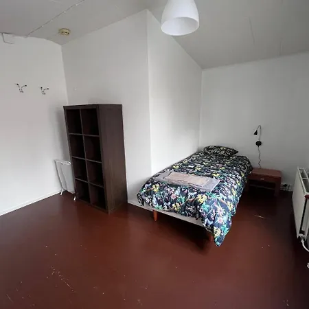 10 Single House Near Meyer Apartment *