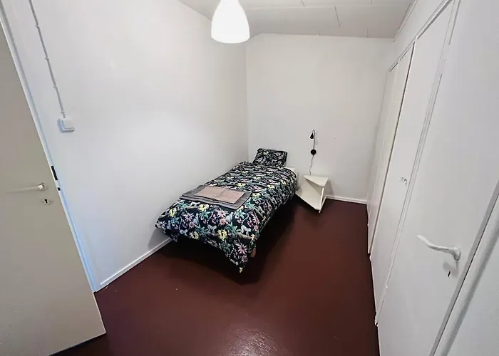 10 Single House Near Meyer Huoneisto